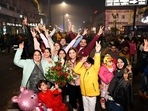 A crowd gathers to welcome New Year 2023 in Lucknow. (Ravi Kumar/HT Photo)