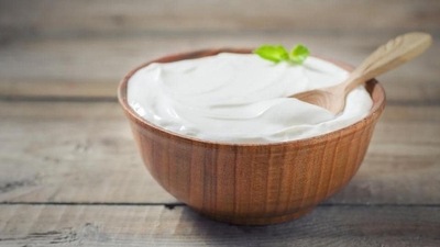 Yogurt: It contains probiotics that control the overgrowth of unhealthy bacteria that causes excess acid production, flatulence, and bloating. Eat 1-2 cups of plain yogurt during the day. You can have it before or during meals. (Shutterstock) Yogurt: It contains probiotics that control the overgrowth of unhealthy bacteria that causes excess acid production, flatulence, and bloating. Eat 1-2 cups of plain yogurt during the day. You can have it before or during meals. (Shutterstock)