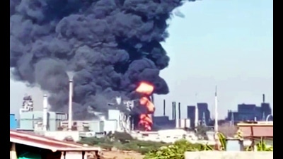 A massive fire broke out in a factory at Mundegaon in Igatpuri tehsil, in Nashik on Sunday. (ANI) A massive fire broke out in a factory at Mundegaon in Igatpuri tehsil, in Nashik on Sunday. (ANI)