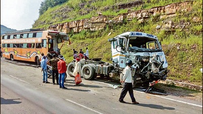 According to the police, two youths who were on the two-wheeler were on their way to Jambhulwadi when a truck rammed into their bike, killing one. (REPRESENTATIVE IMAGE)