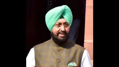 Bajwa said the central government borrowed  ₹ 100 lakh crore from international financial institutions in the past nine years. (HT file photo)