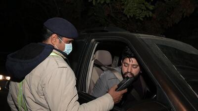 Chandigarh police personnel checking for drunk driving on New Year’s eve. (Ravi Kumar/HT) Chandigarh police personnel checking for drunk driving on New Year’s eve. (Ravi Kumar/HT)