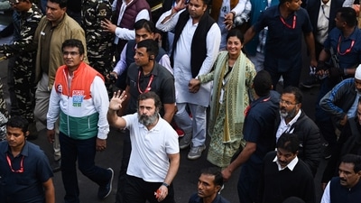 Congress leader Rahul Gandhi waves to supporters while leading his Bharat Jodo Yatra towards Ashram on December 24. (Raj K Raj/HT) (HT_PRINT) Congress leader Rahul Gandhi waves to supporters while leading his Bharat Jodo Yatra towards Ashram on December 24. (Raj K Raj/HT) (HT_PRINT)