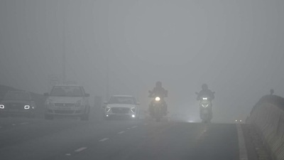Dense fog engulfs north India amid New Year celebrations Dense fog engulfs north India amid New Year celebrations
