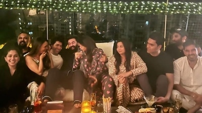Alia Bhatt, Shaheen Bhatt with Ranbir Kapoor, Aditya Roy Kapoor and friends at Vastu, Ranbir and Alia's Mumbai home, for a New Year's Eve party. 