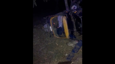 The incident took place at around 9:30 pm when the auto-rickshaw carrying 12 passengers was allegedly hit by a Hyundai Verna car from the rear side. (HT photo)
