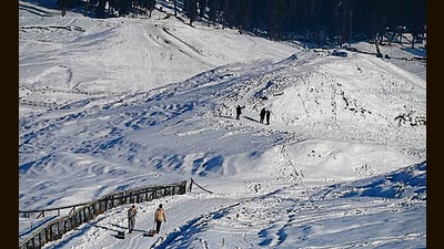The tourist resorts of Gulmarg and Pahalgam recorded the coldest night of the season as the temperature plummeted to -9.4°C and -8.2°C (Waseem Andrabi /HT) The tourist resorts of Gulmarg and Pahalgam recorded the coldest night of the season as the temperature plummeted to -9.4°C and -8.2°C (Waseem Andrabi /HT)