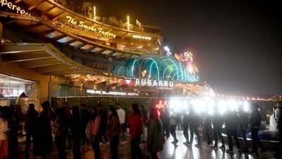 People celebrate the New Year 2023 at Noida's Gardens Galleria Mall. (Sunil Ghosh / HT Photo)