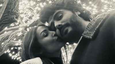 Malaika Arora and her boyfriend Arjun Kapoor celebrate new year party. Malaika Arora and her boyfriend Arjun Kapoor celebrate new year party.