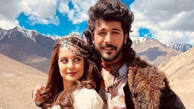 Sheezan Khan dated late actor Tunisha Sharma.