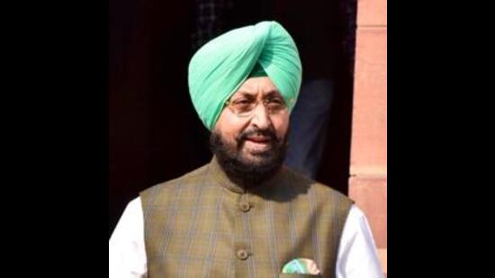 Bajwa said the central government borrowed ₹ 100 lakh crore from international financial institutions in the past nine years. (HT file photo)