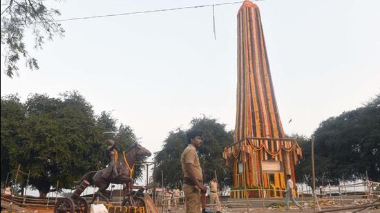 More than 5,000 policemen including state reserve police were deployed at Koregaon Bhima including nearby villages, comprising Vadhu Budruk as part of heightened security measures. (HT FILE PHOTO)