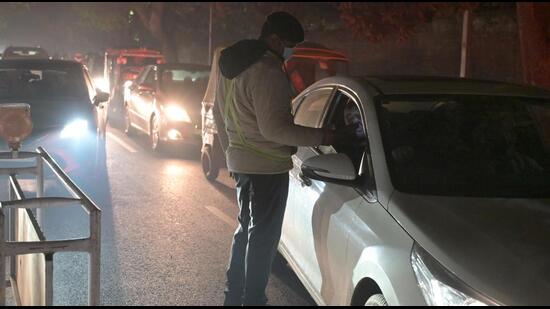 On New Year’s eve, visibility remained favourable in Chandigarh at 1,000 metres. (Ravi Kumar/HT)