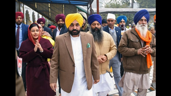 Punjab Chief Minister Bhagwant Mann along with his wife Gurpreet Kaur at Gurdwara Singh Shaheedan to offer prayers on the first day of the New Year 2023, at Sohana, in Sahibzada Ajit Singh Nagar on Sunday. (ANI Photo) (CMO Punjab Twitter)