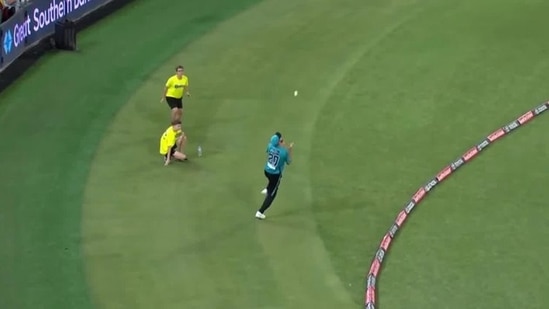 Michael Neser's catch during BBL encounter became a hot topic among fans and experts,(Twitter)