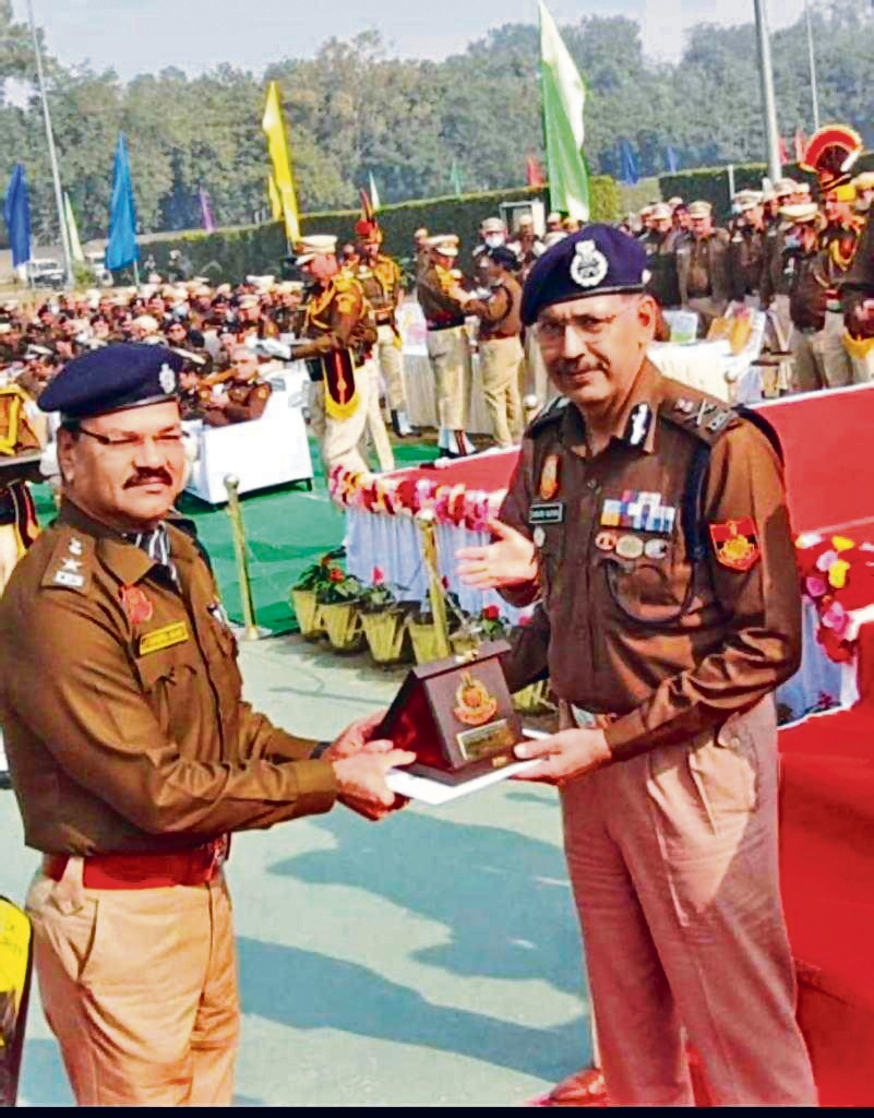 DCP Mani receives an appreciation letter from Sanjay Arora, Commissioner of Police Delhi (right). DCP Mani receives an appreciation letter from Sanjay Arora, Commissioner of Police Delhi (right).