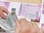A bank staff member counts Indian 500 rupee notes to give to customers on November 24, 2016, in the wake of the demonetisation of old 500 and 1000 rupee notes A bank staff member counts Indian 500 rupee notes to give to customers on November 24, 2016, in the wake of the demonetisation of old 500 and 1000 rupee notes