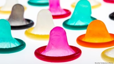 France is keen to reduce unwanted pregnancies and sexually transmitted diseases. (Jochen Tack/picture alliance) France is keen to reduce unwanted pregnancies and sexually transmitted diseases. (Jochen Tack/picture alliance)