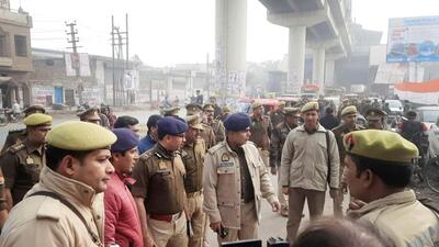 Ghaziabad police officers monitor a road at Loni on Monday. (Sakib Ali/ HT) Ghaziabad police officers monitor a road at Loni on Monday. (Sakib Ali/ HT)