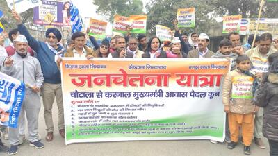 Hundreds of residents of Chautala village in Haryana’s Sirsa district walked for 11 days and covered 290km and reached Karnal on Monday to protest poor facilities at government hospital in their village. (HT Photo)