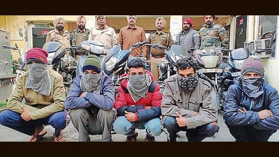 Members of the vehicle lifters’ gang with two-wheelers recovered from them in the custody of Haibowal policein Ludhiana on Monday. (HT Photo)