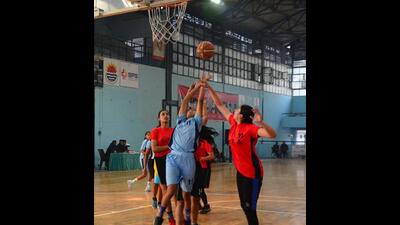 Players in action during the Junior Punjab Basketball Championship played in Guru Nanak Stadium, Ludhiana. (Harvinder Singh/HT)