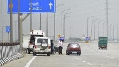 Police said prima facie it appears a heavy vehicle hit the woman. (HT PHOTO (Representative))