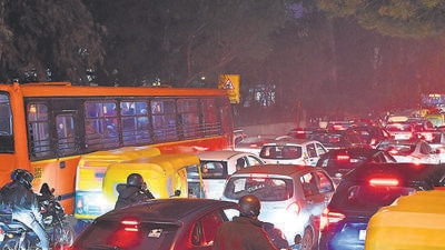 Serpentine traffic snarls were seen on several of Delhi’s arterial roads after the Ashram flyover was closed for vehicular traffic movement on Monday. (Sanchit Khanna/HT Photo) Serpentine traffic snarls were seen on several of Delhi’s arterial roads after the Ashram flyover was closed for vehicular traffic movement on Monday. (Sanchit Khanna/HT Photo)