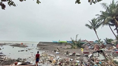 Philippines Floods: Residents surveying damage caused by heavy rain and floods. (AFP)