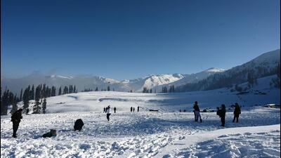 The tourist resort of Gulmarg on Sunday recorded the season’s coldest night as the temperature plunged to -10°C.  (Waseem Andrabi /HT)