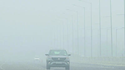 With dense fog engulfing the city, visibility dropped to under 50 metres in Chandigarh on Monday morning. (Ravi Kumar/HT)
