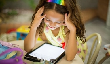 As a parent, it is important to take steps to help your kids develop healthy habits and find a balance with technology. (Unsplash) As a parent, it is important to take steps to help your kids develop healthy habits and find a balance with technology. (Unsplash)