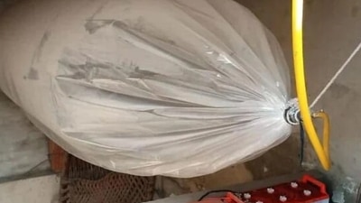 Pakistan Economic Crisis: People fill cooking gas in plastic balloons in Pakistan.