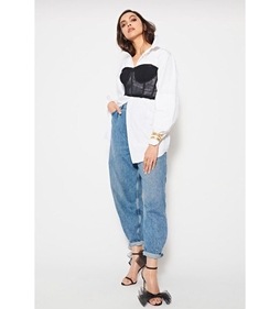 These jeans featuring a narrowed-leg design render a more tailored look which makes it perfect for casual- or formal-wear. (Instagram)