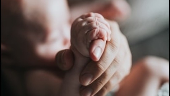 At present, the rate of institutional delivery in Uttar Pradesh is 85%. (HT Photo)