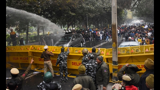 New Delhi: Police use water cannons to disperse the AAP supporters during a protest over Sultanpuri incident, outside Delhi L-G Vinay Saxena's residence, in New Delhi, Monday, Jan. 2, 2023. (PTI Photo)(PTI01_02_2023_000193B) (PTI) New Delhi: Police use water cannons to disperse the AAP supporters during a protest over Sultanpuri incident, outside Delhi L-G Vinay Saxena's residence, in New Delhi, Monday, Jan. 2, 2023. (PTI Photo)(PTI01_02_2023_000193B) (PTI)