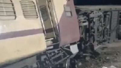 11 coaches of the Bandra Terminus-Jodhpur Suryanagari Express derailed near Pali in Rajasthan on Monday (Twitter Photo) 11 coaches of the Bandra Terminus-Jodhpur Suryanagari Express derailed near Pali in Rajasthan on Monday (Twitter Photo)