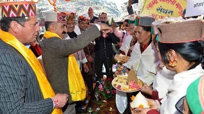 Himachal Pradesh CM Sukhvinder Singh Sukhu performs rituals during the flagging off ceremony of the five-day Manali Sharad Mahotsav (Winter Carnival) 2023. (ANI)
