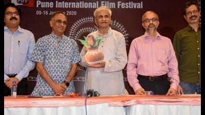 Addressing a press conference on Tuesday, Jabbar Patel (C), PIFF director, said, “We received 1,574 entries from 72 countries, of which 140 movies will be screened during the festival.” (FILE PIC)