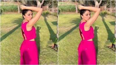 Sobhita opted for a minimal makeup look in nude eyeshadow, mascara-laden eyelashes, drawn eyebrows, contoured cheeks and a shade of nude lipstick. (Instagram/@sobhitad) Sobhita opted for a minimal makeup look in nude eyeshadow, mascara-laden eyelashes, drawn eyebrows, contoured cheeks and a shade of nude lipstick. (Instagram/@sobhitad)