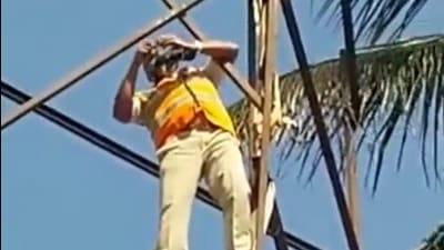 The traffic cop was identified as Mr Suresh from the Rajajinagar traffic police station. (@DCPTrWestBCP/Twitter) The traffic cop was identified as Mr Suresh from the Rajajinagar traffic police station. (@DCPTrWestBCP/Twitter)