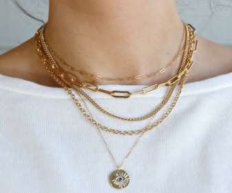 Large gold-polished link chains will emerge as one of the hottest jewellery trends in 2023. (pinterest) Large gold-polished link chains will emerge as one of the hottest jewellery trends in 2023. (pinterest)