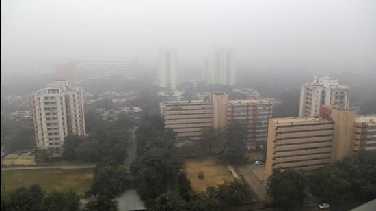 A thick layer of smog engulfs the national capital on a cold winter morning in New Delhi. (PTI Photo)