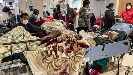 Patients on stretchers are seen at Tongren hospital in Shanghai.(AFP)
