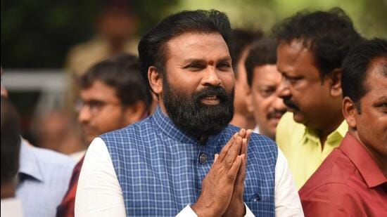 Karnataka transport minister B Sriramulu, who was a close confidant of Janardhana Reddy prior to his arrest in the mining case, said on Monday that Reddy’s brothers will not quit the BJP to join Kalyana Rajya Pragathi Party. (HT Archives)