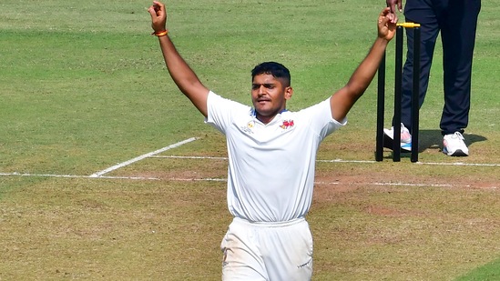 Mumbai's Tushar Deshpande during the Ranji Trophy match against Tamil Nadu, at Brabourne Stadium in Mumbai, Tuesday, Jan. 3, 2023. Tushar Deshpande took 5 wickets in the first inning of Tamil Nadu.(PTI)