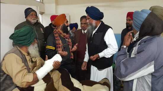 Sandhwan visited the ophthalmological and orthopedic wards of the hospital on Tuesday and reviewed available facilities. (HT photo)