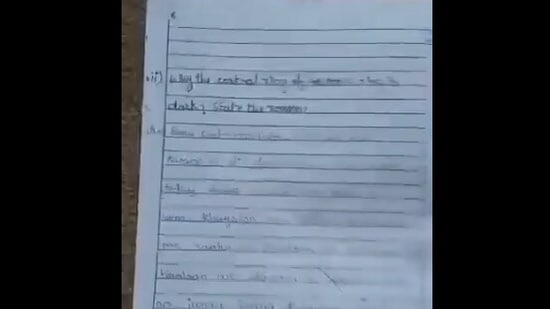 The image, taken from the Twitter video, shows the answer sheet of a student who wrote lyrics of Ali Zafar’s Jhoom in physics exam.(Screengrab)