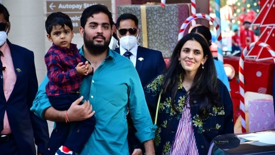 Shloka on the other hand was seen wearing a denim jacket with a striped skirt in white and purple.&nbsp;(HT Photo/Varinder Chawla)