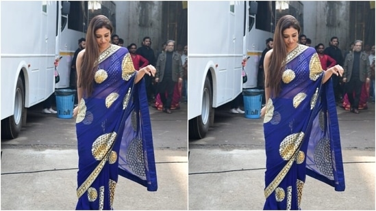 Tabu decked up in a blue chiffon saree decorated in golden resham threads, and featuring a thick golden zari border. She teamed it with a blue halter neck blouse with a plunging neckline and golden sequin details.&nbsp;(HT Photos/Varinder Chawla)